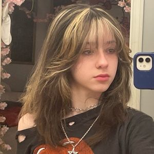 Meet your Posher, Stella